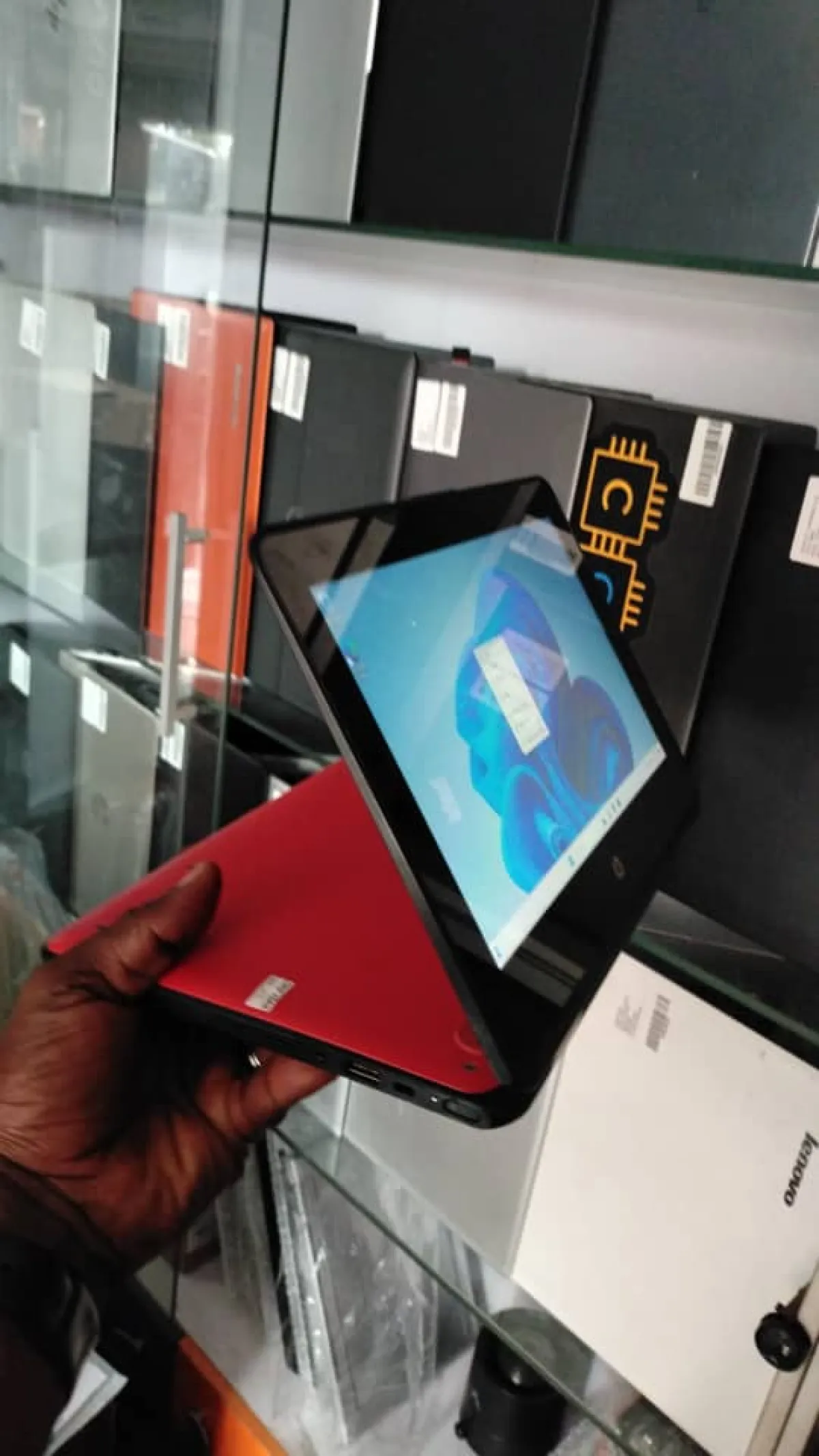 Hp screen touch 4gb ram, 128gb ssd - Image 1