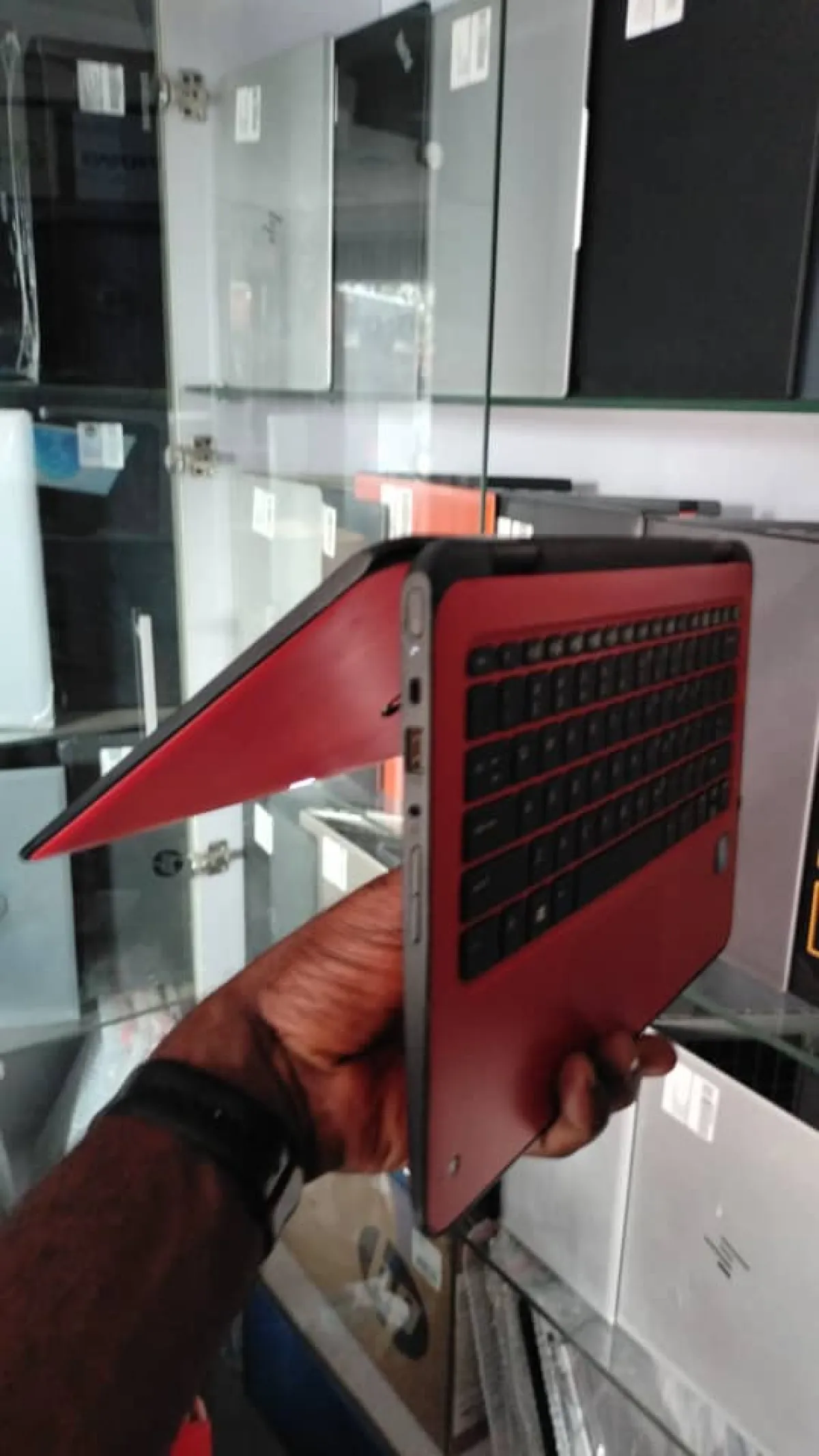 Hp screen touch 4gb ram, 128gb ssd - Image 3