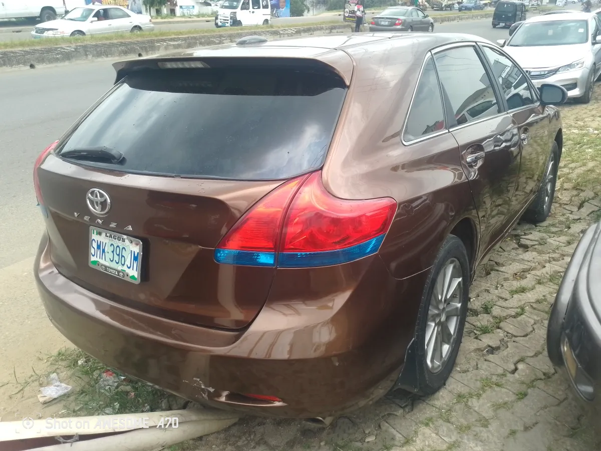 Car dealer - Image 2