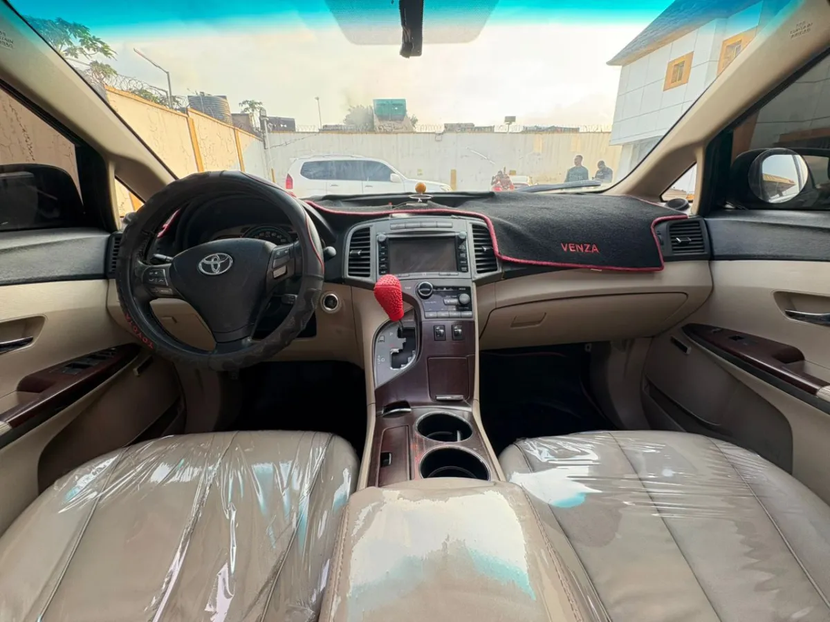 Toyota Venza - Image 8