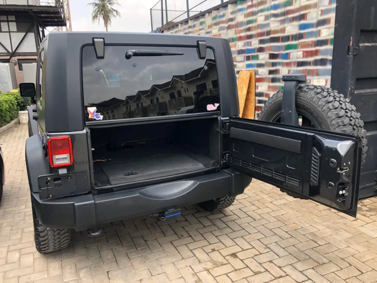 Clean Tokunbo 2010 Wrangler Jeep - Image 2