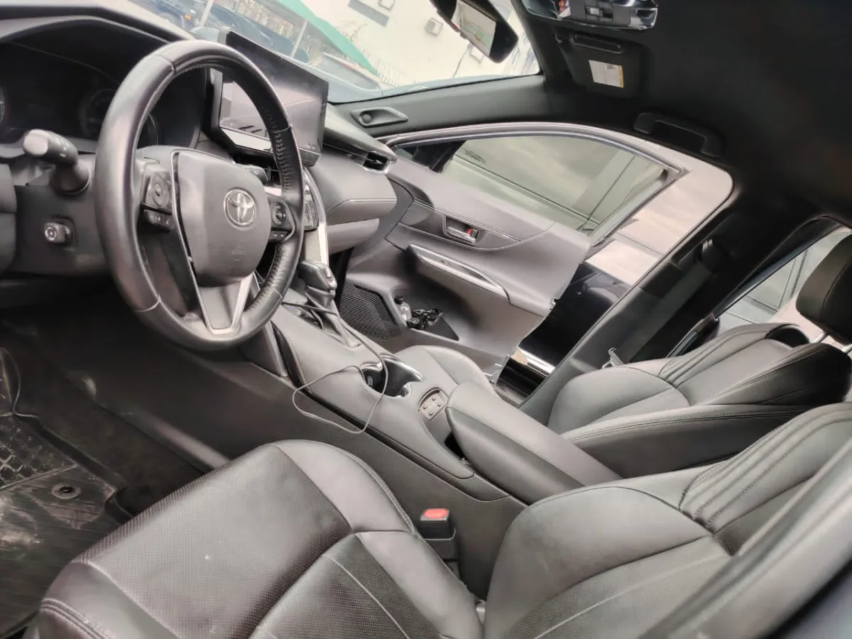 Foreign Used Toyota Venza Hybrid 2022 Model - Image 3