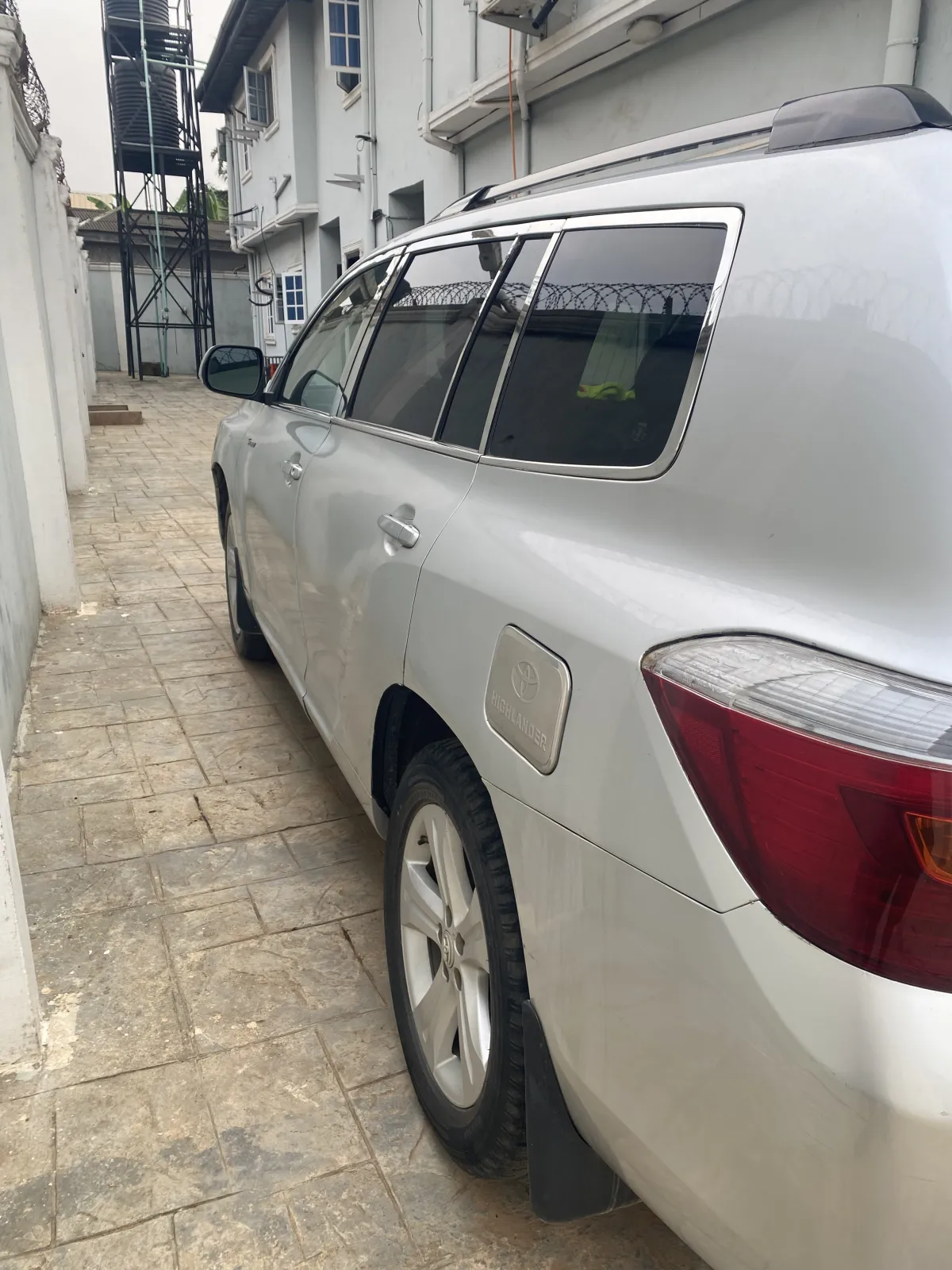 TOYOTA HIGHLANDER SPORT - Image 4