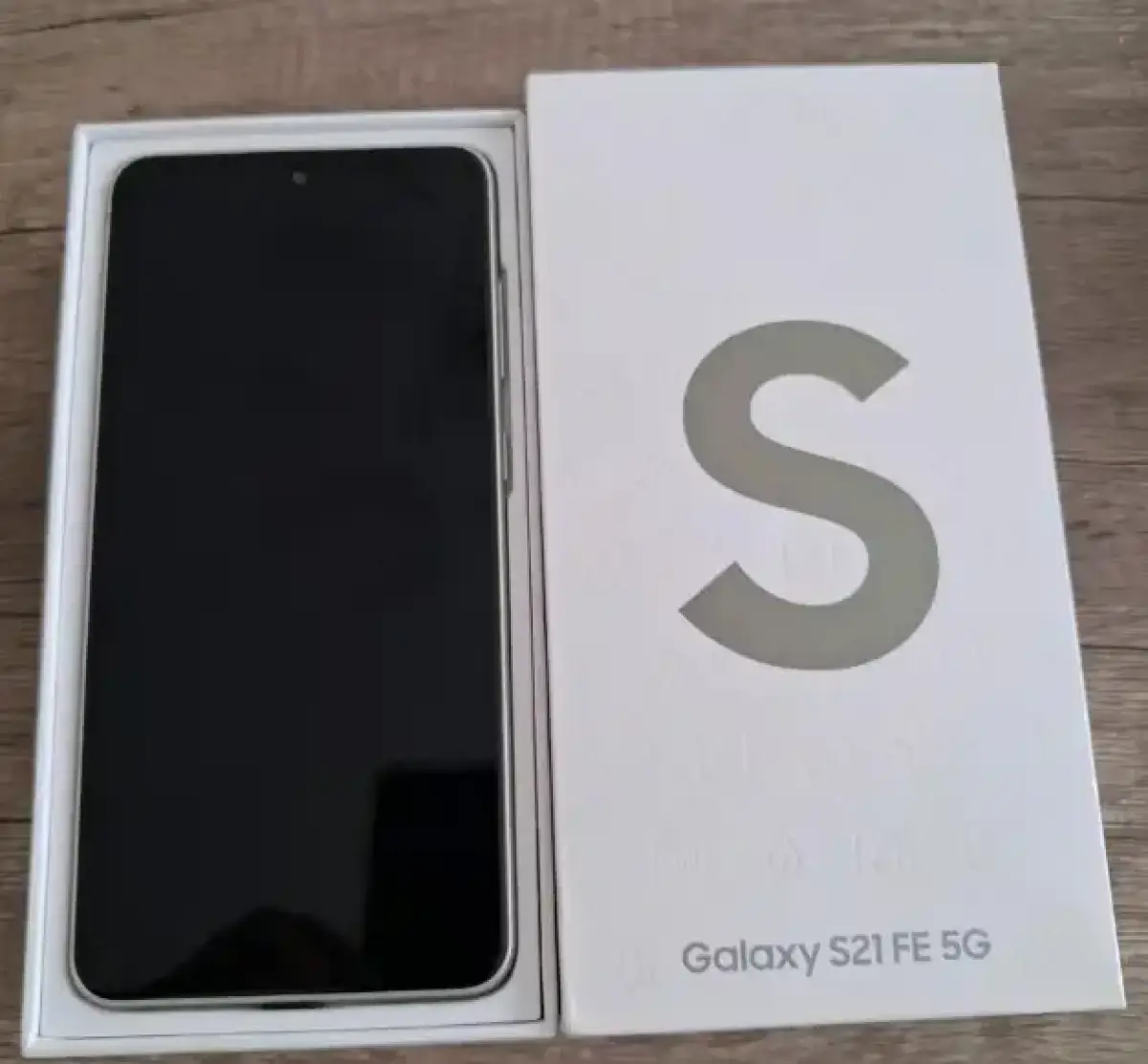 Samsung Galaxy S21 FE 5G 128GB - Image 1