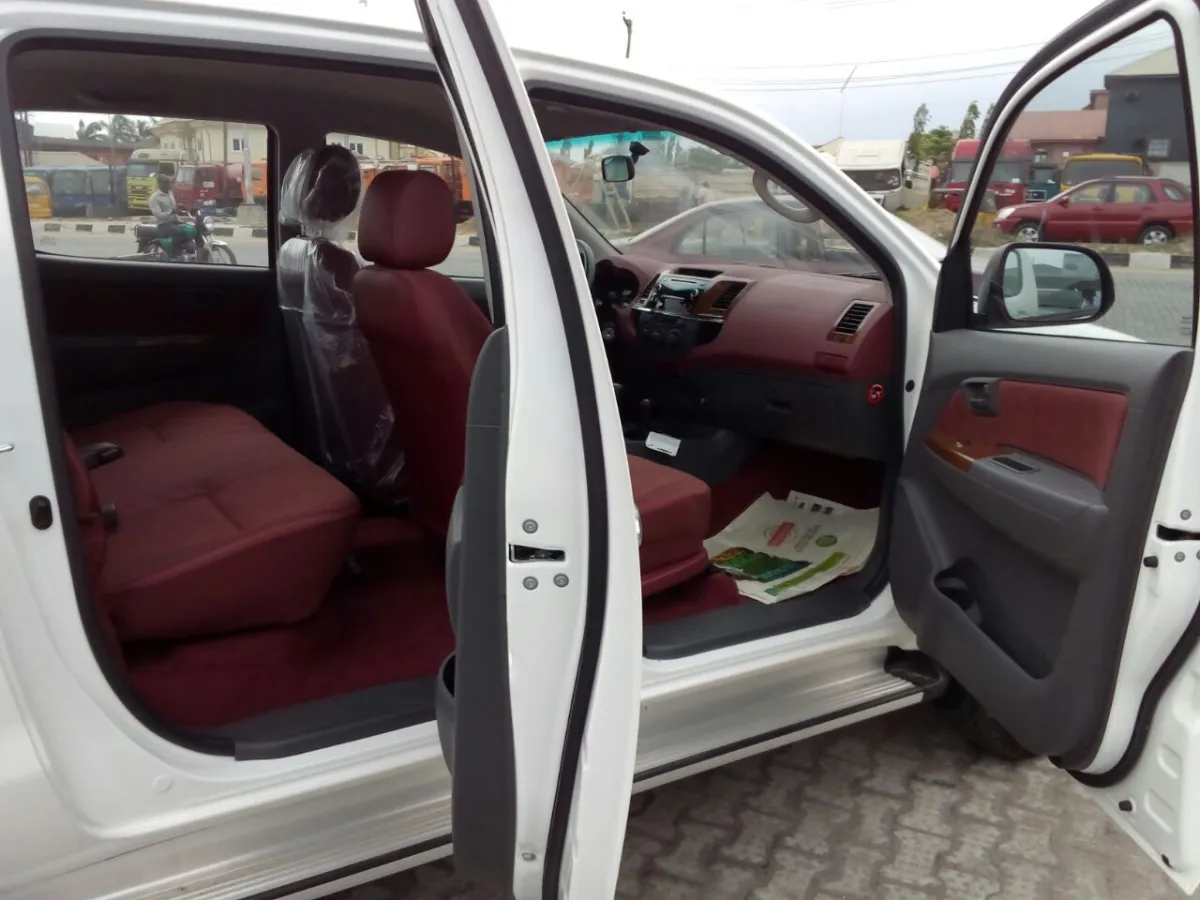 2014 4x4 Toyota Hilux (dubi Edition) - Image 2