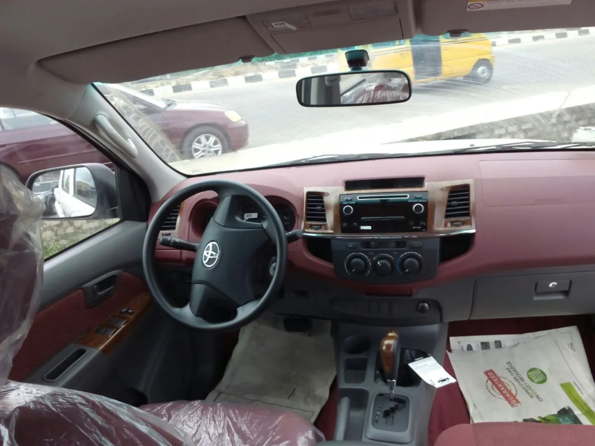 2014 4x4 Toyota Hilux (dubi Edition) - Image 4