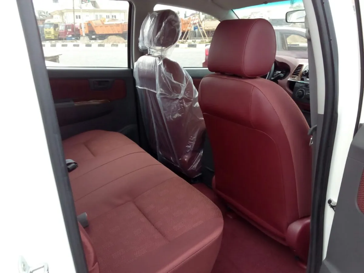 2014 4x4 Toyota Hilux (dubi Edition) - Image 6