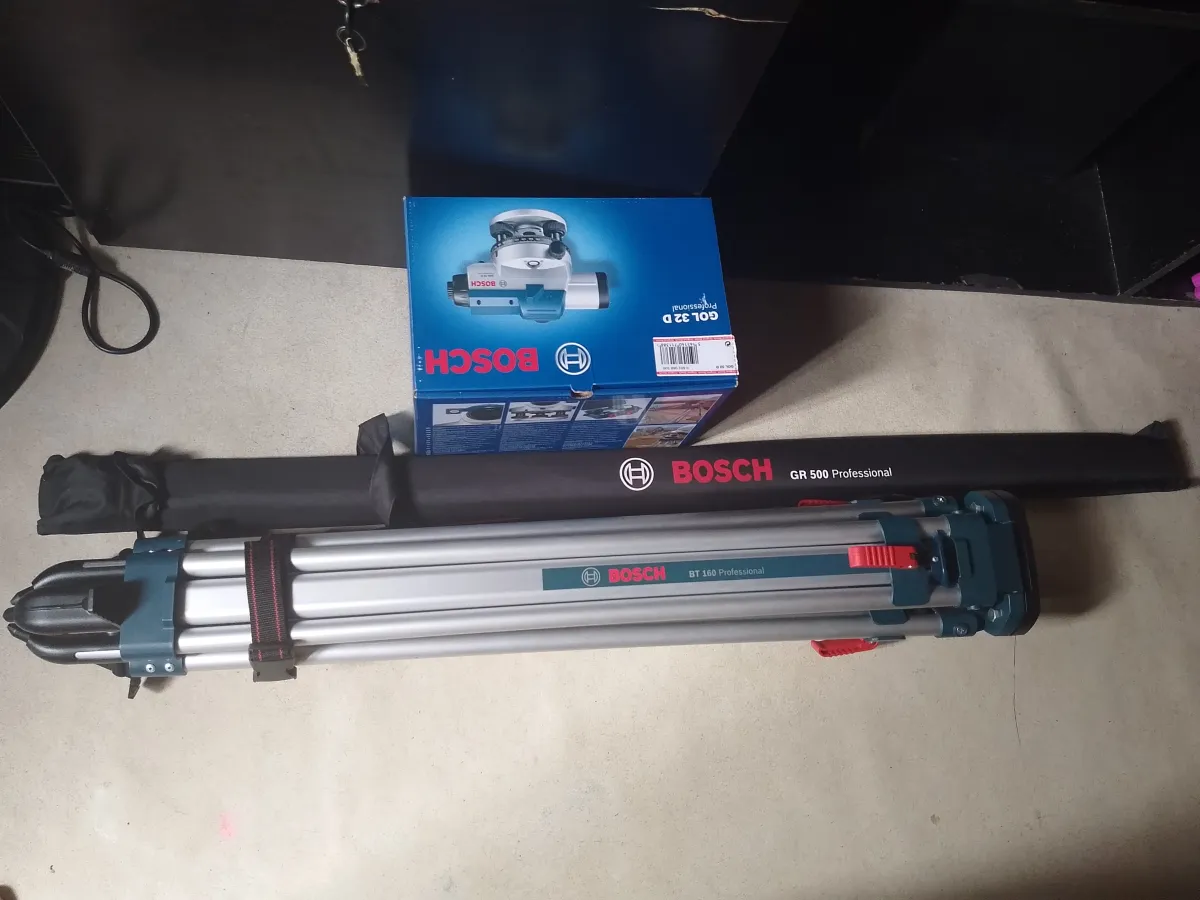 32D Bosch leveling instrument - Image 1