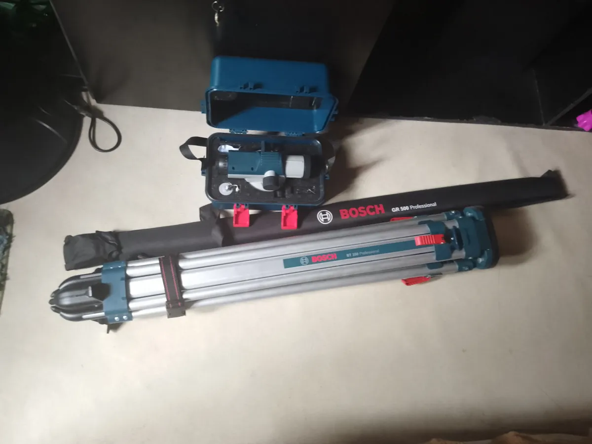 32D Bosch leveling instrument - Image 2