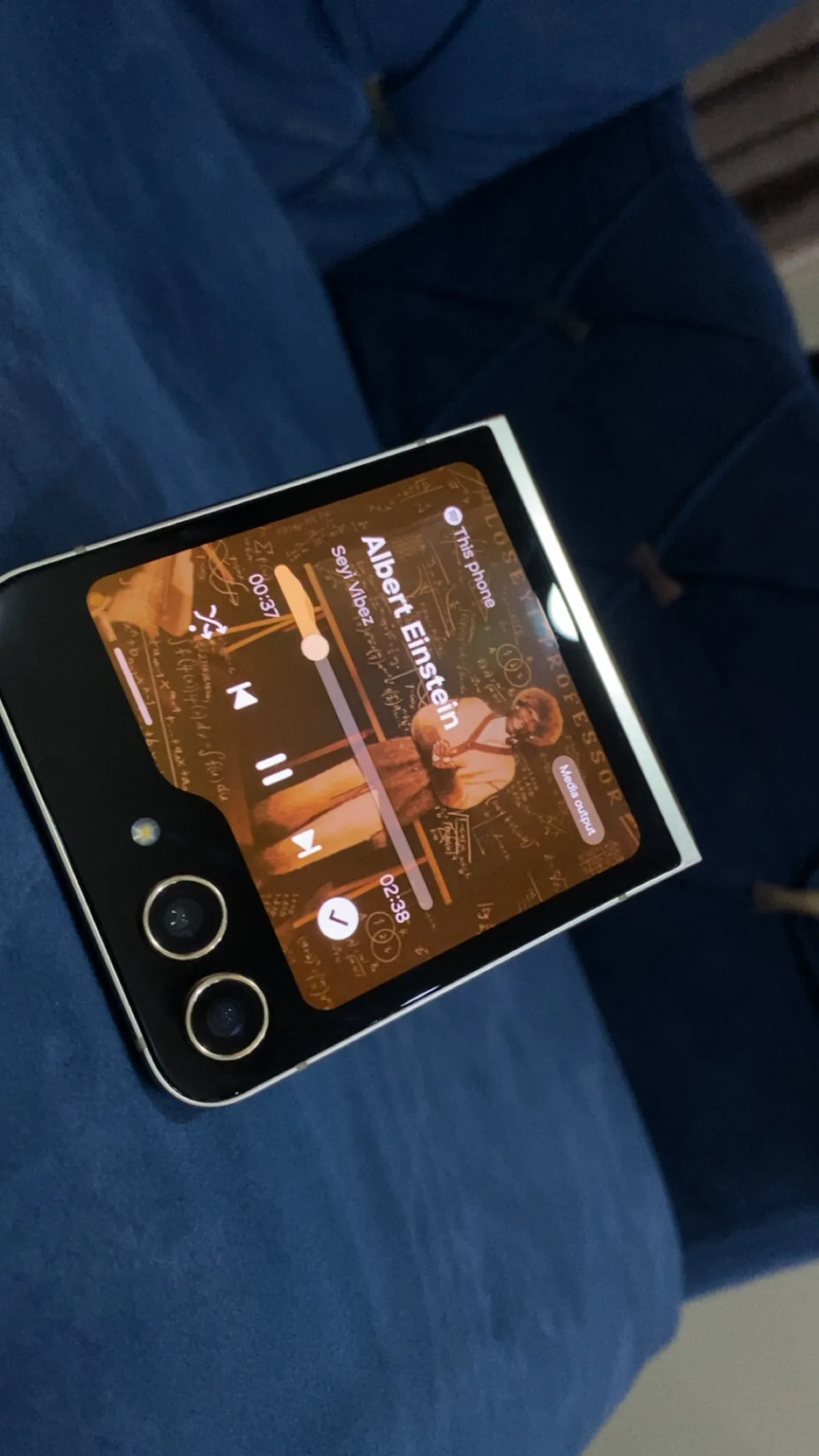 Samsung galaxy z flip 5 limited edition - Image 4