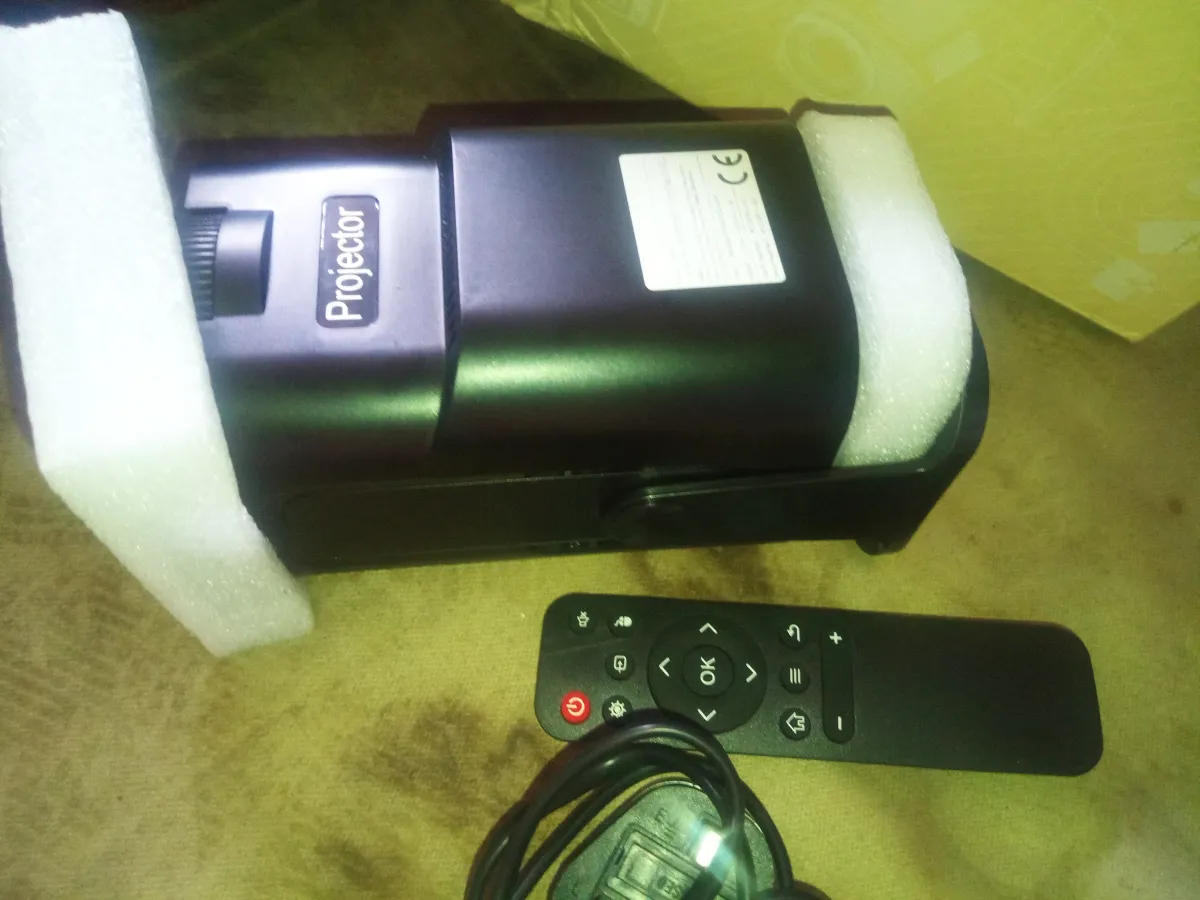 4k ULTRA PROJECTOR - Image 2