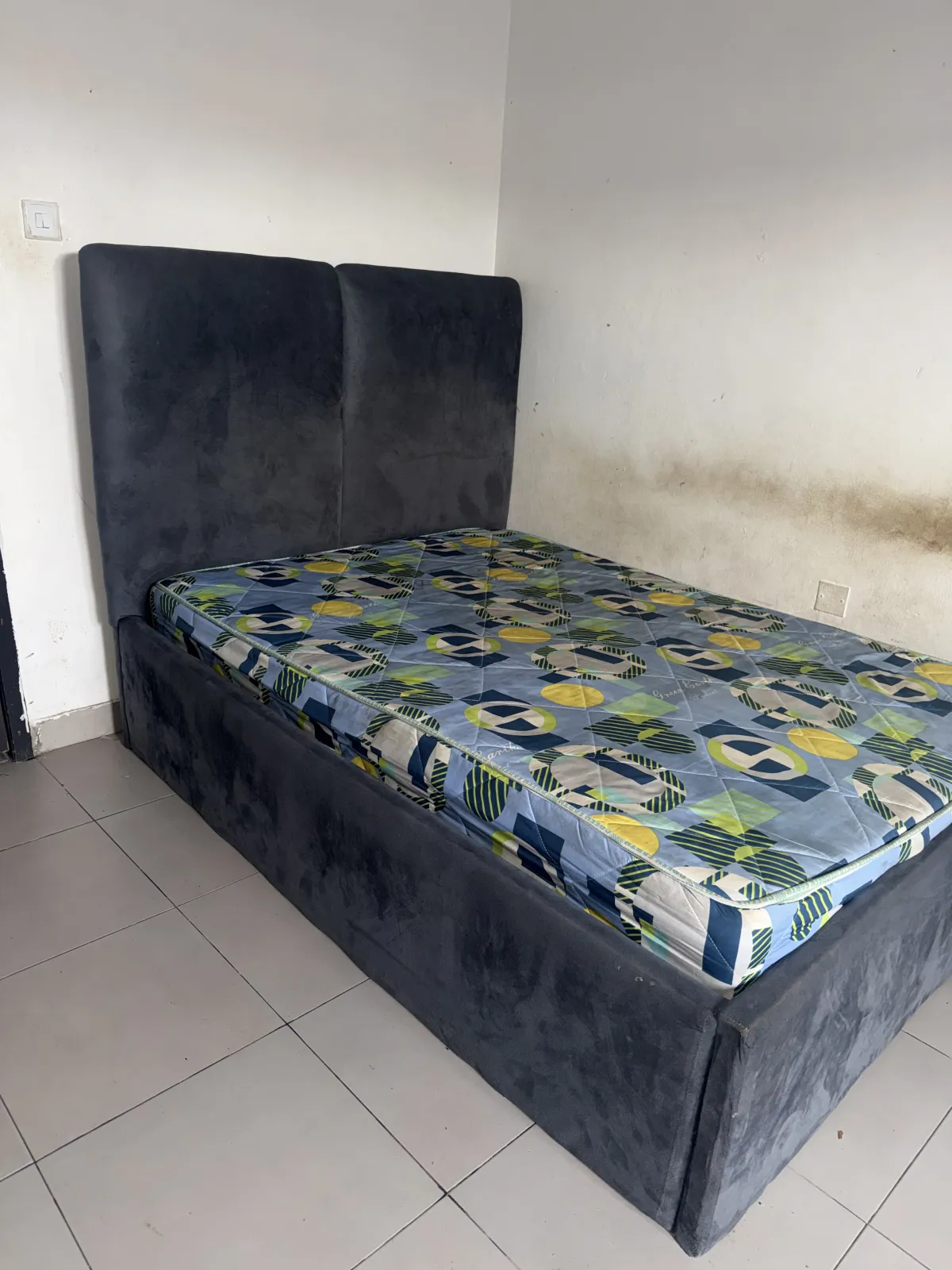 Bedframe and mattress - Image 1