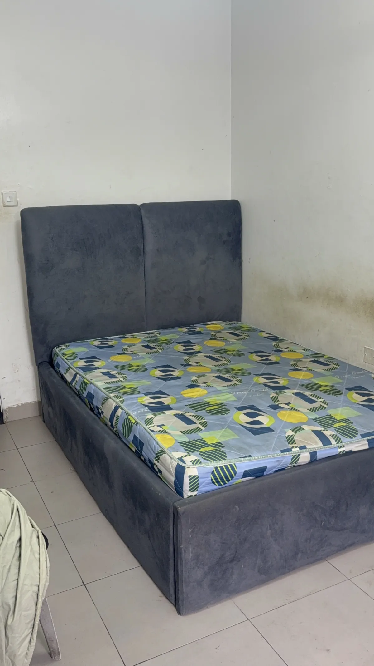 Bedframe and mattress - Image 2