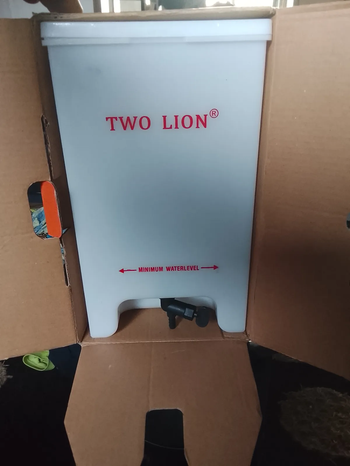 Two Lion Electric steam iron - Image 1