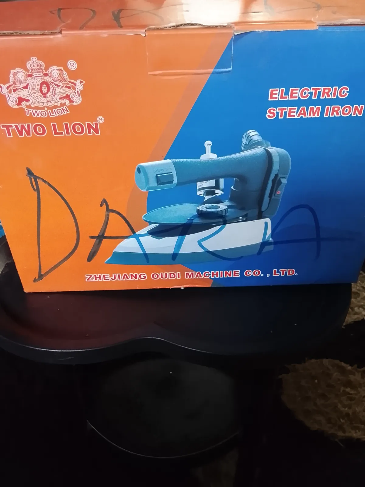 Two Lion Electric steam iron - Image 2