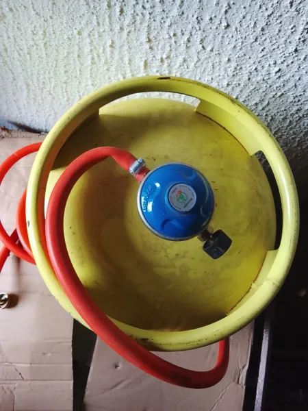 Gas cylinder and accessories