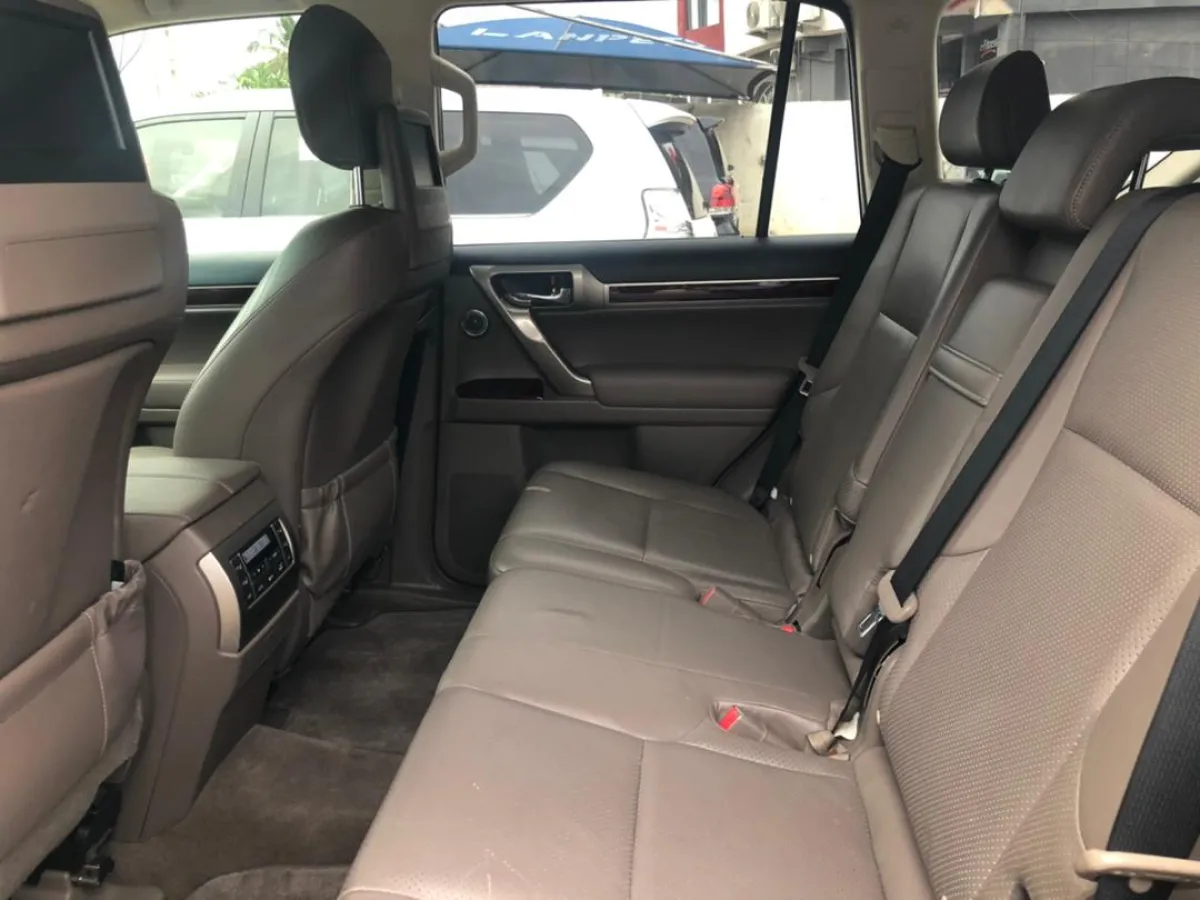 LEXUS GX460 2010 FULL OPTION - Image 4