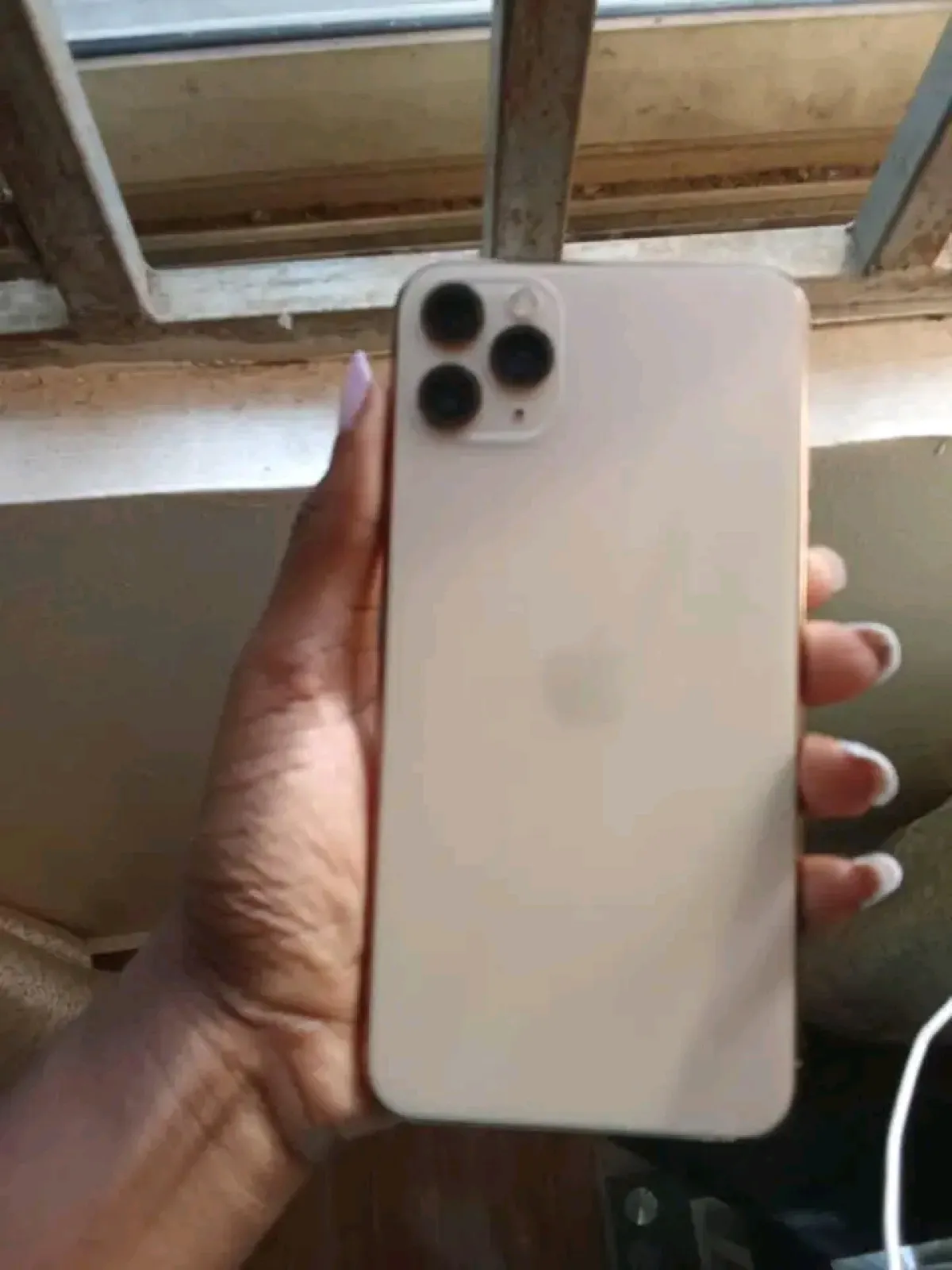 Clean apple iPhone for sale - Image 1