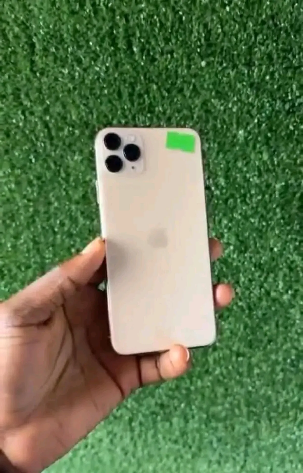 Clean apple iPhone for sale - Image 2