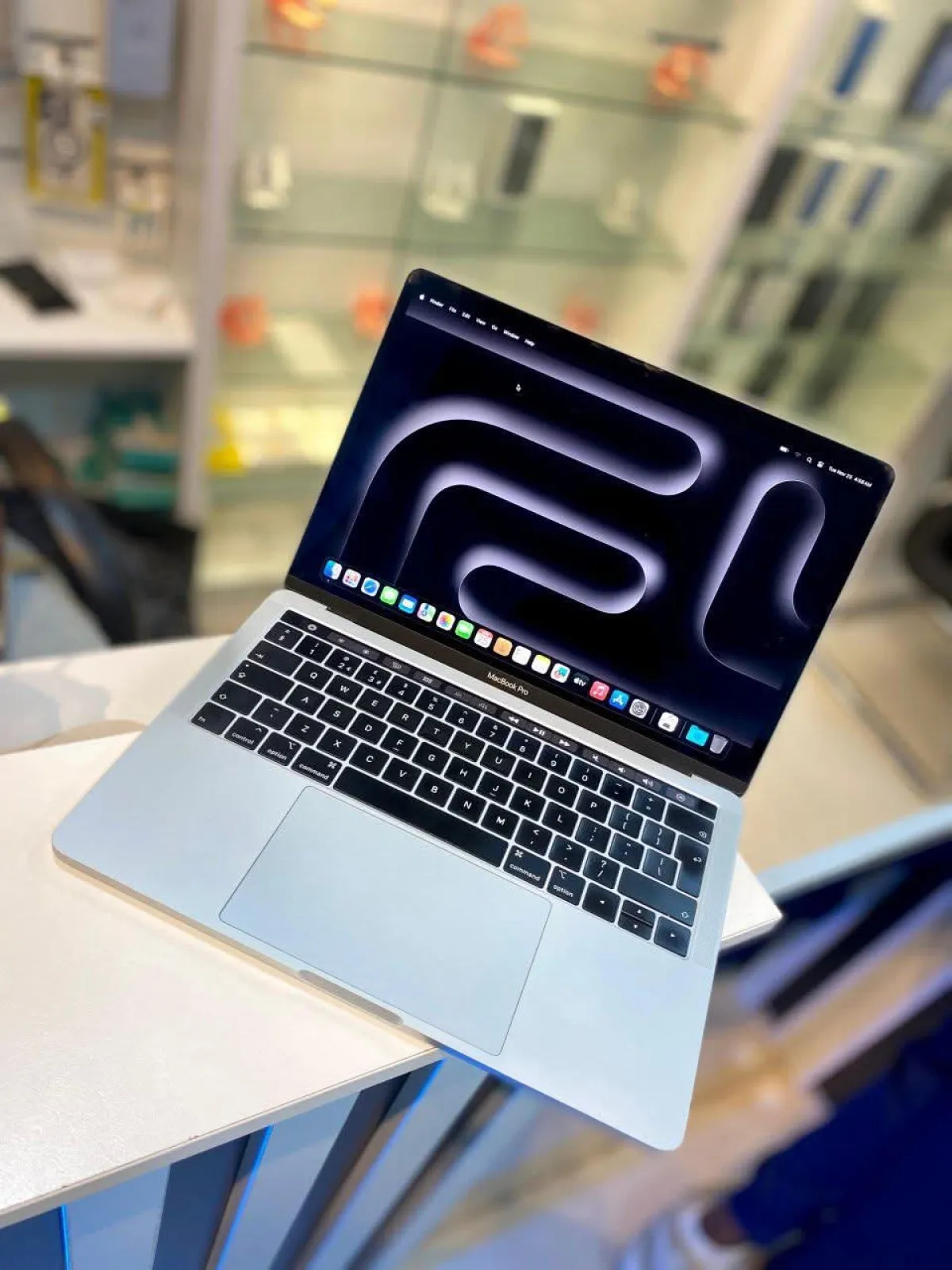 Apple laptop for sale - Image 2