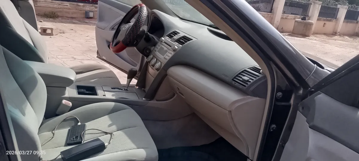 CLEAN TOYOTA CAMRY 2008 - Image 4