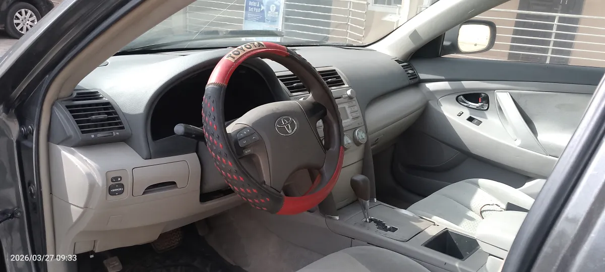 CLEAN TOYOTA CAMRY 2008 - Image 6