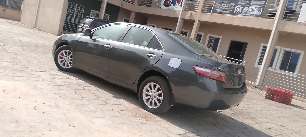 CLEAN TOYOTA CAMRY 2008 - Image 8