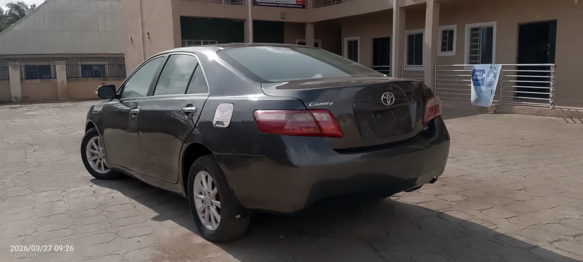 CLEAN TOYOTA CAMRY 2008 - Image 9