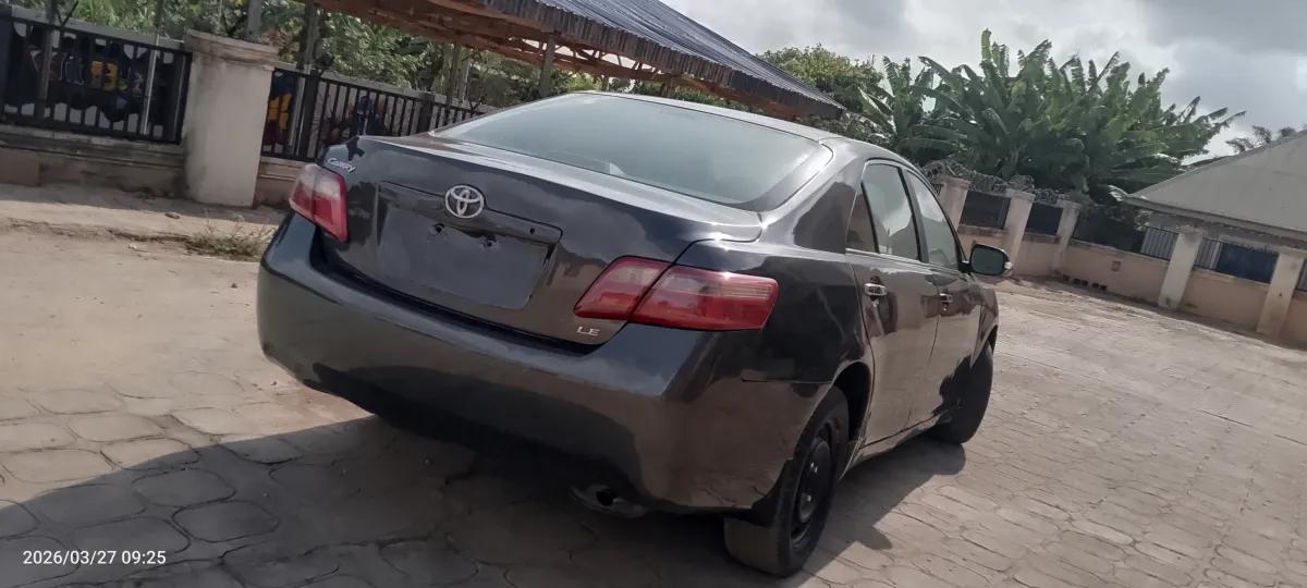 CLEAN TOYOTA CAMRY 2008 - Image 10