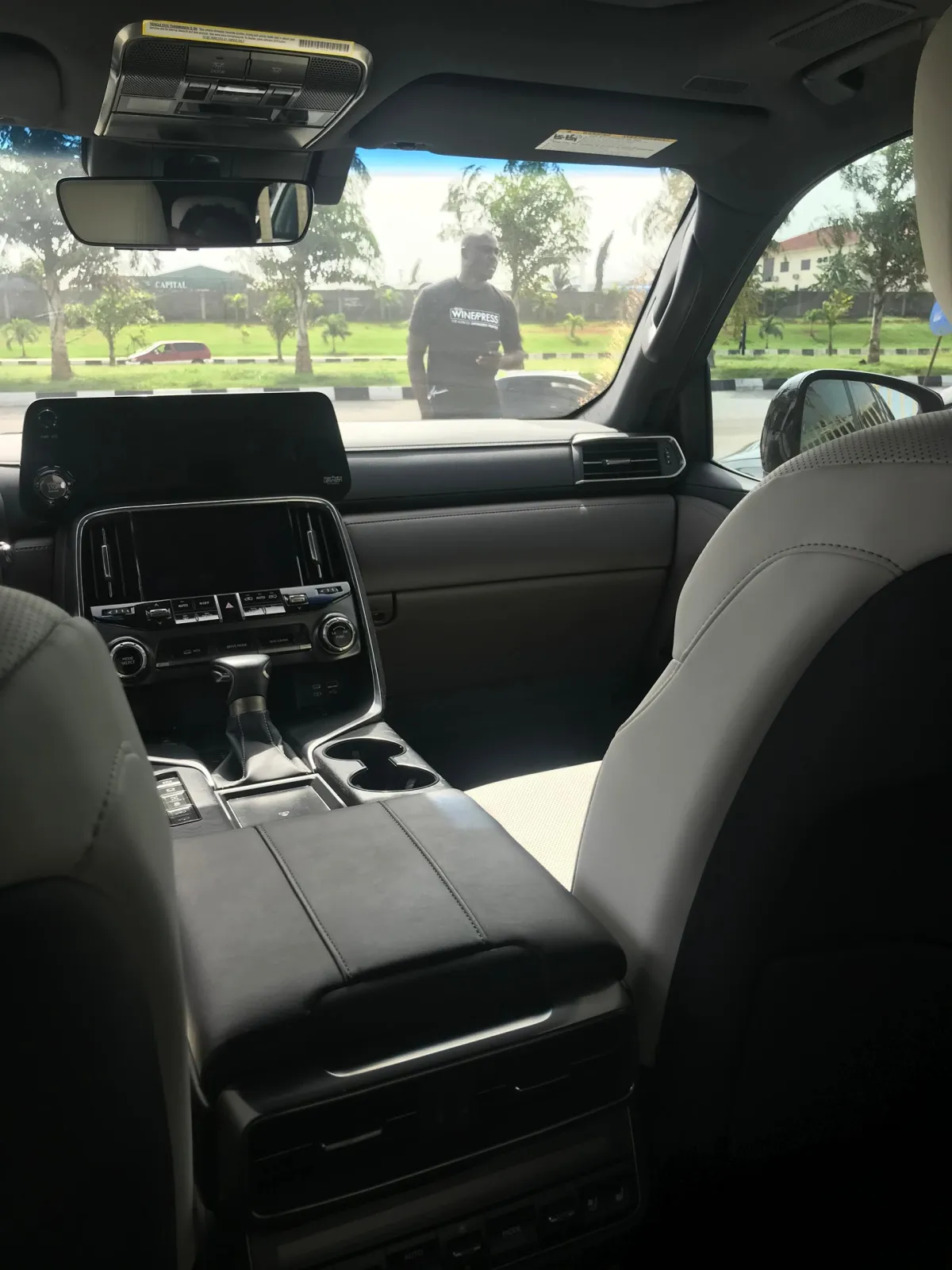 2022 lx600 - Image 3