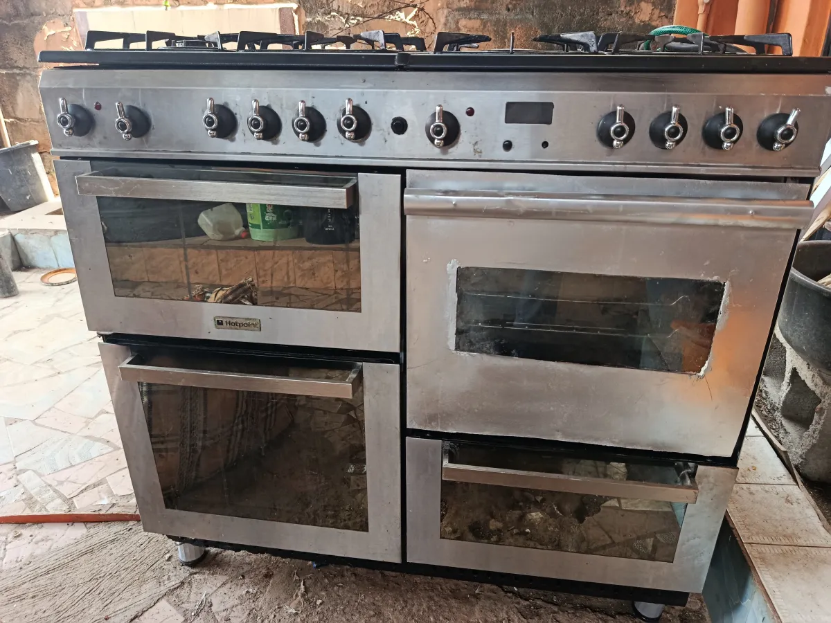 Hotpoint 8-burner Gas Cooker - Image 2