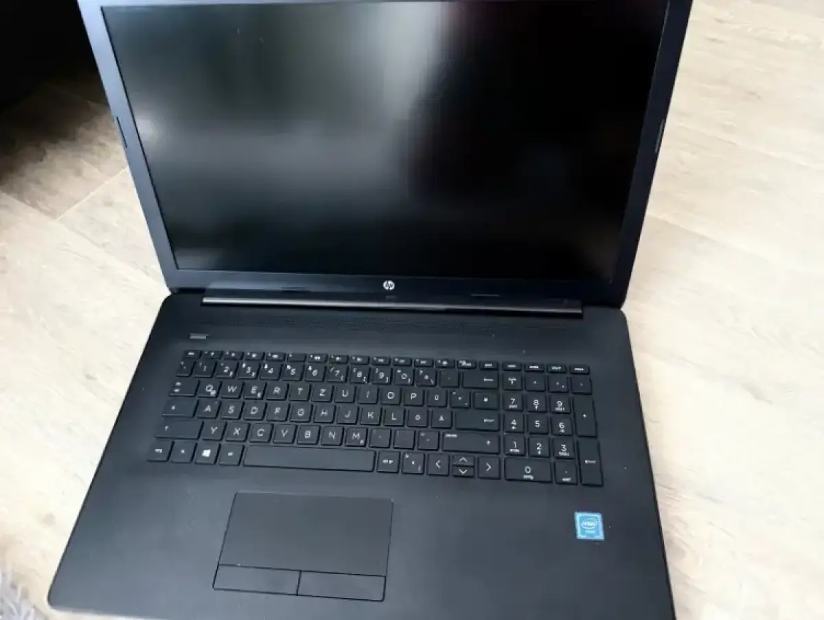 HP Laptop 17 inches - Image 1