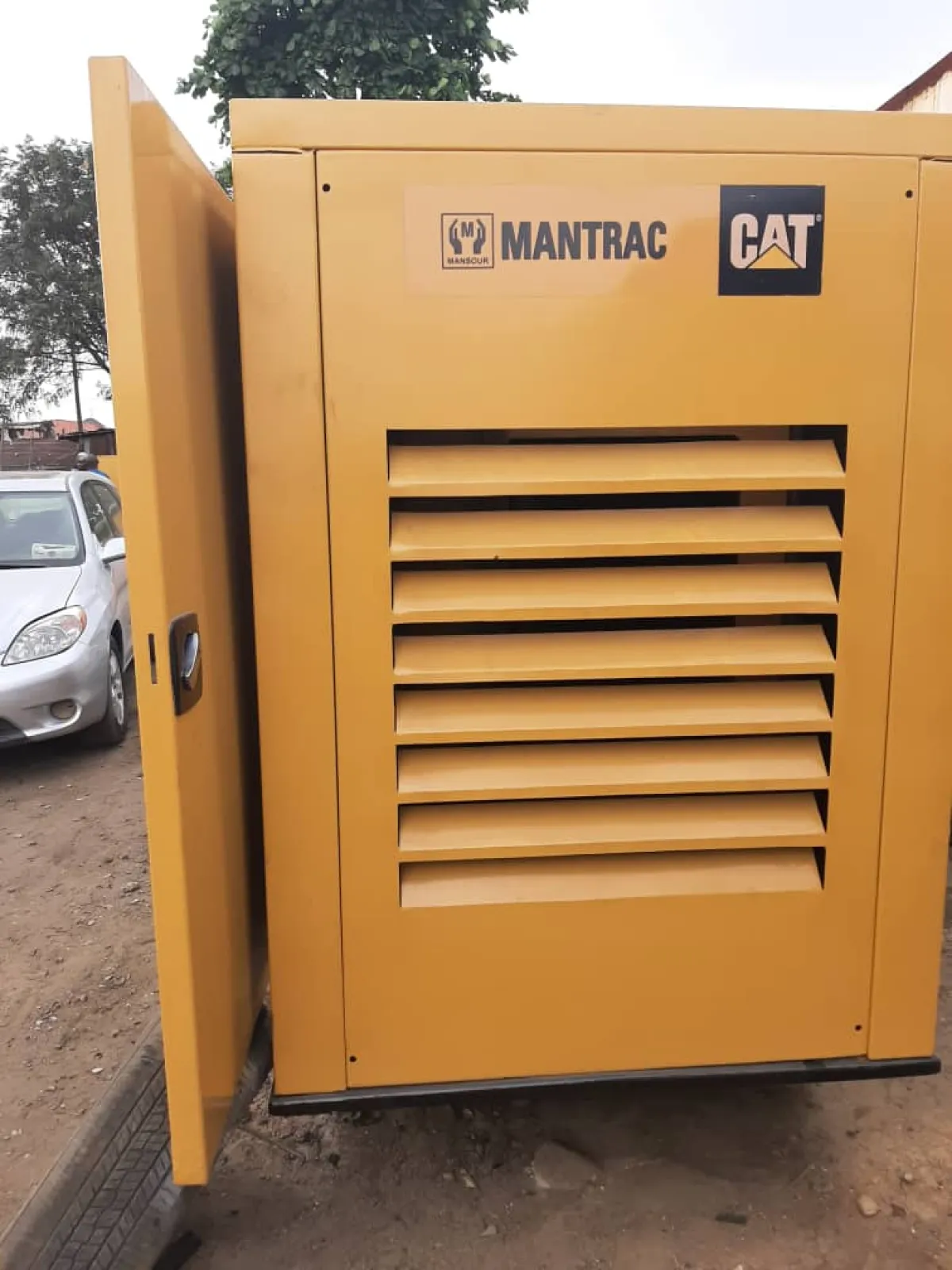 150KVA Clean Used Caterpillar Soundproof Diesel Generator for sale - Image 3