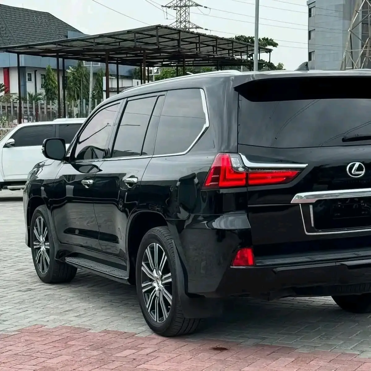 2018 LEXUS LX570 - Image 7