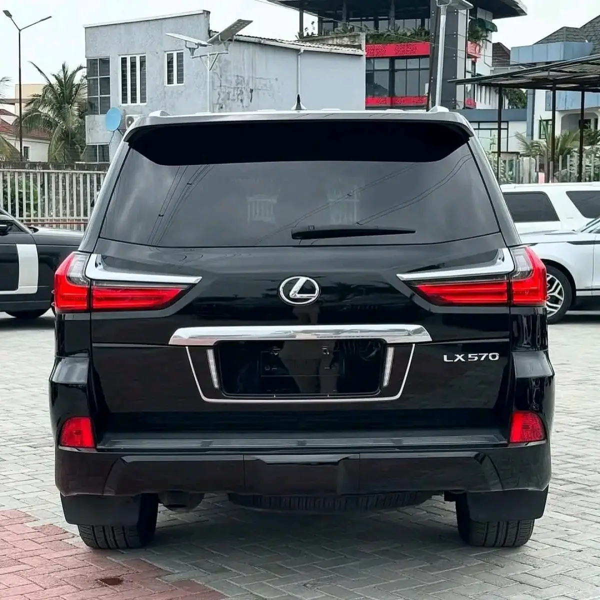 2018 LEXUS LX570 - Image 8