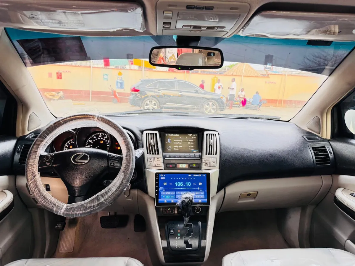 Barely Driven Lexus RX350 2009 Full Option - Image 3