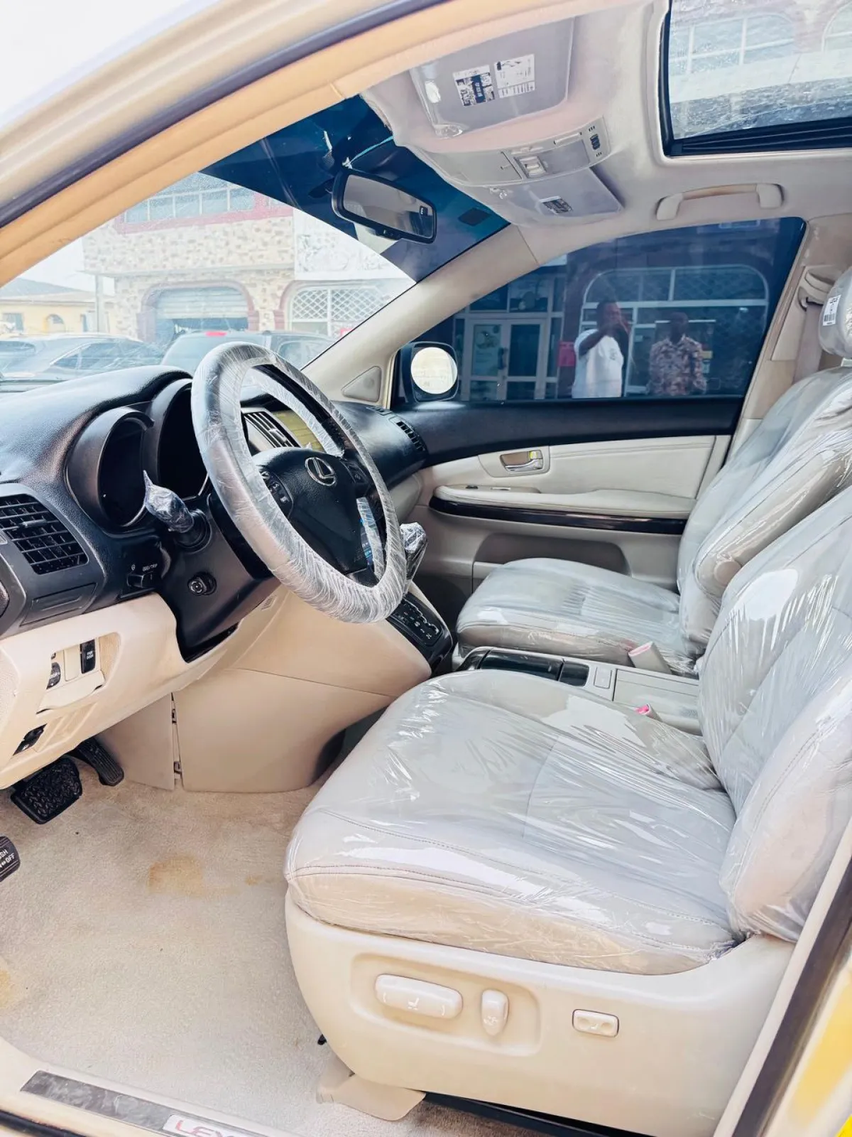 Barely Driven Lexus RX350 2009 Full Option - Image 4