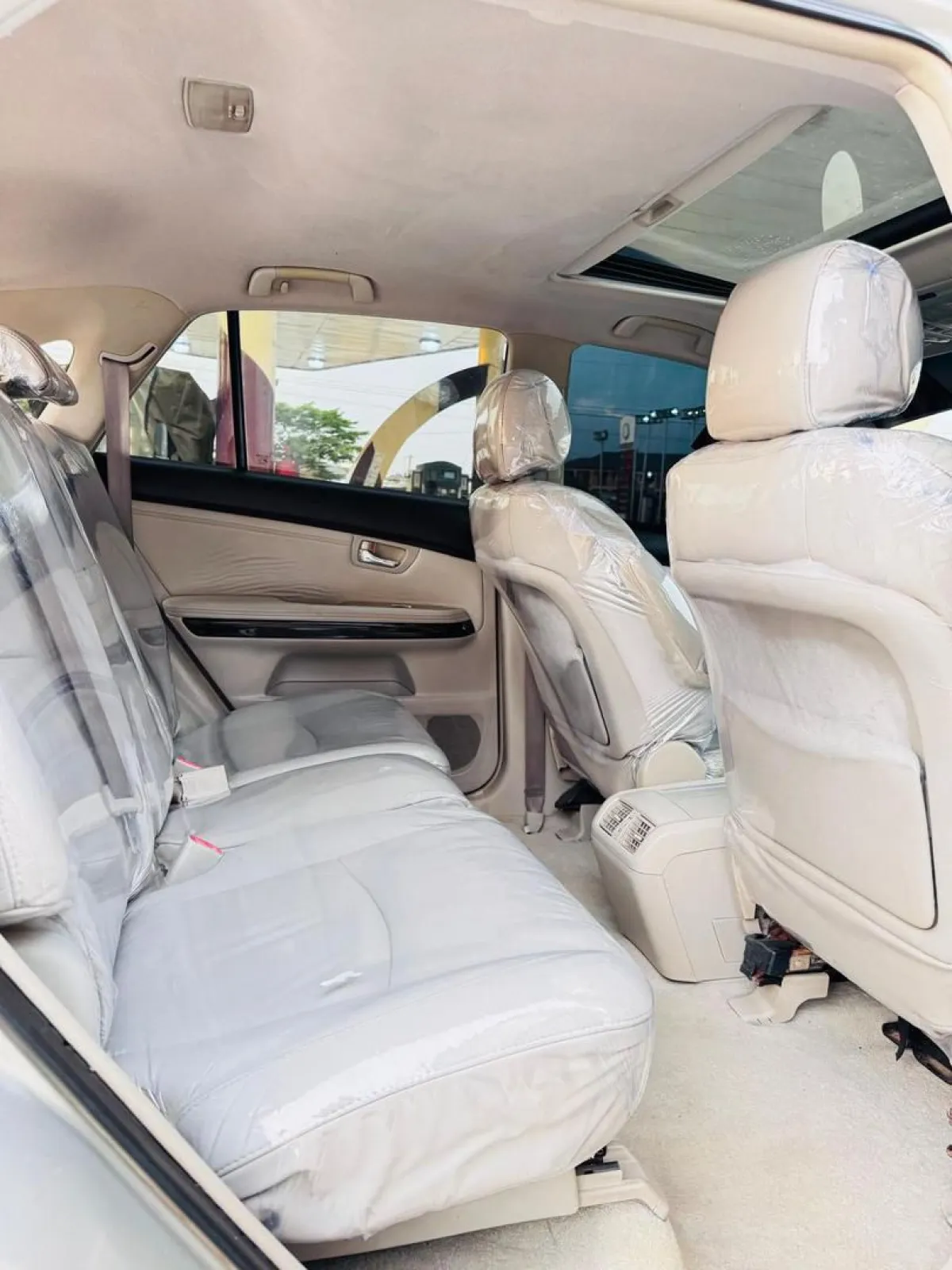 Barely Driven Lexus RX350 2009 Full Option - Image 7