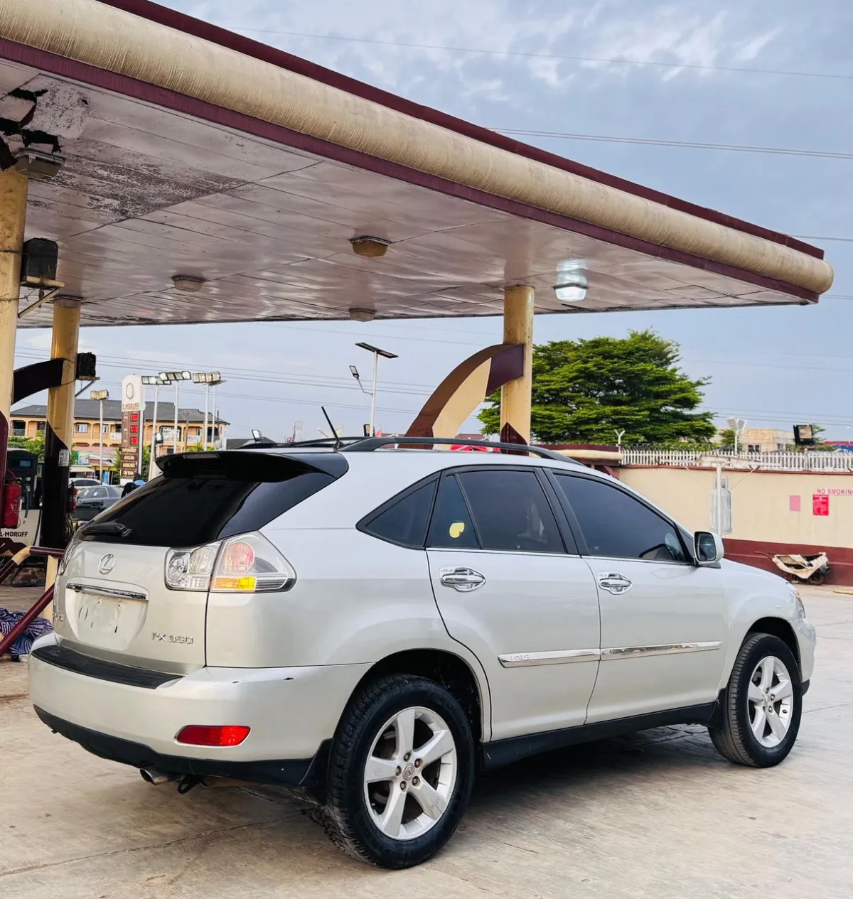 Barely Driven Lexus RX350 2009 Full Option - Image 8