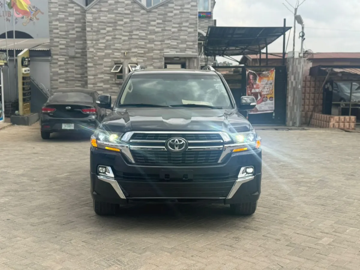 2020 landcruiser - Image 2
