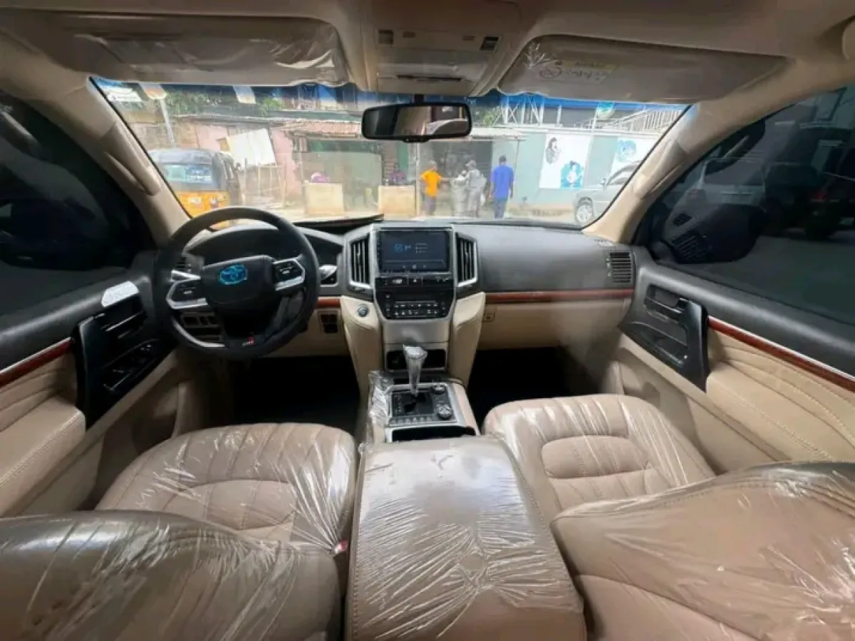 2020 landcruiser - Image 3