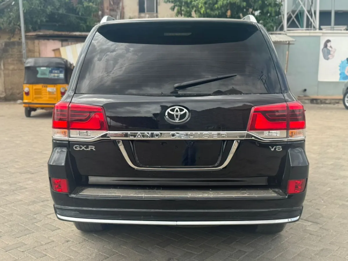 2020 landcruiser - Image 4
