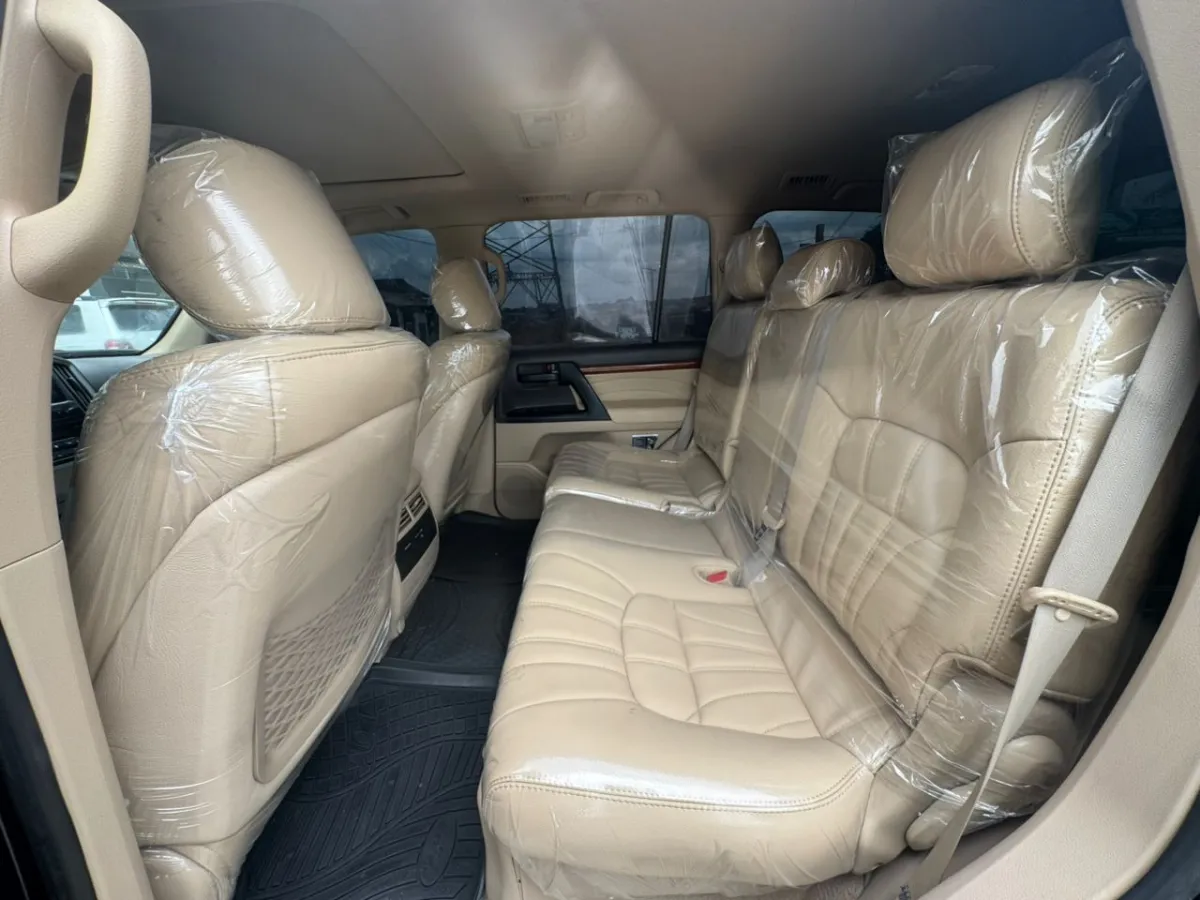 2020 landcruiser - Image 6