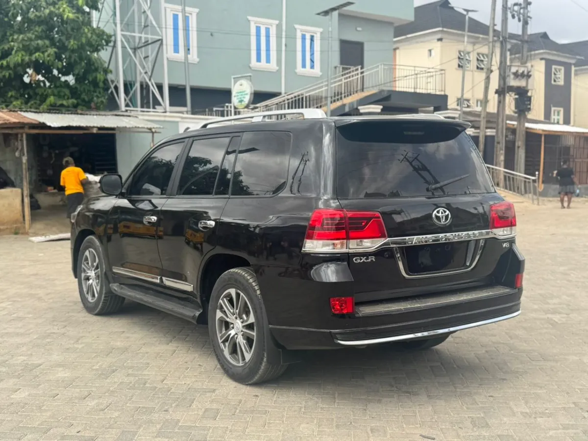 2020 landcruiser - Image 8