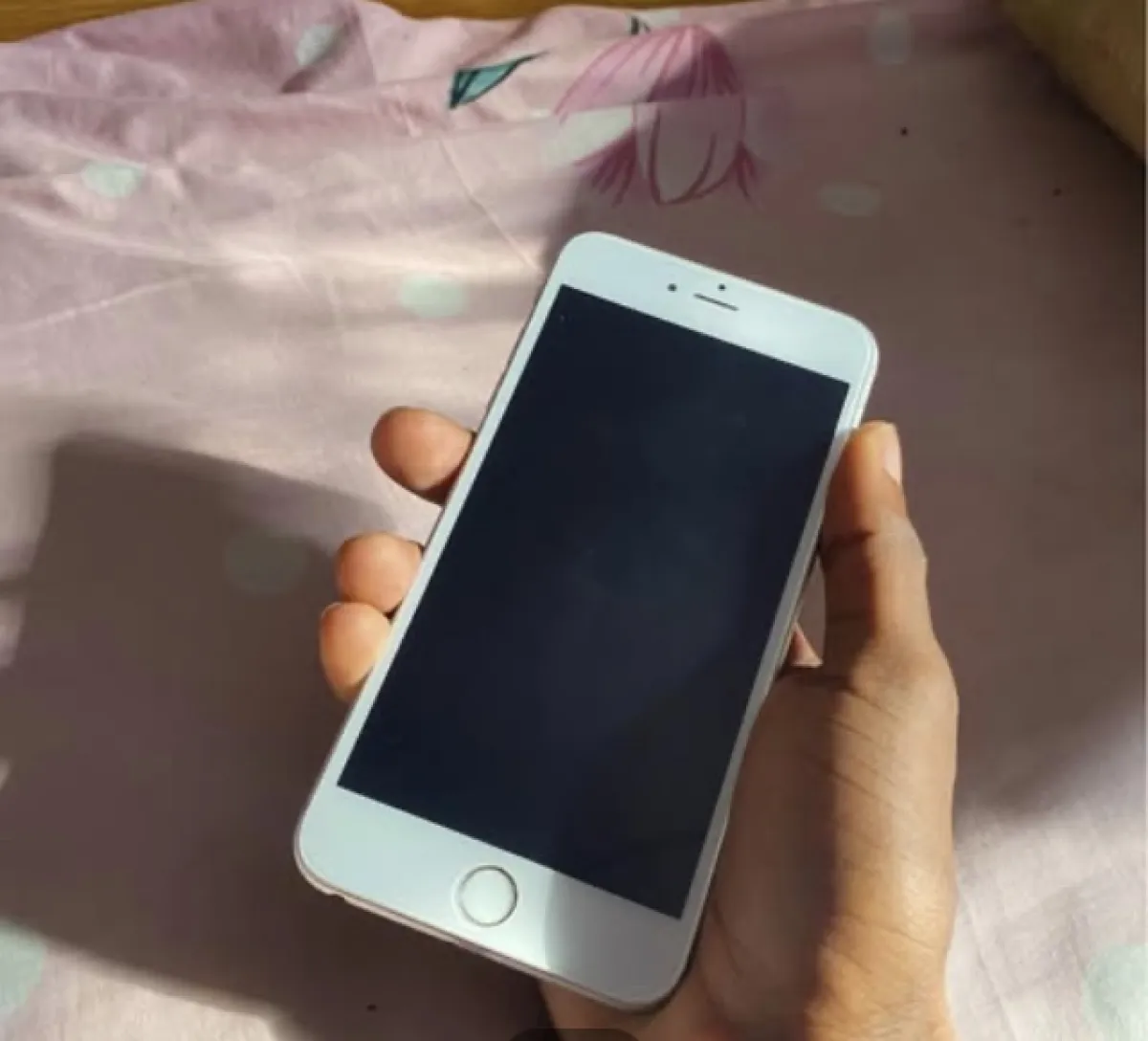 iPhone 6s - Image 2