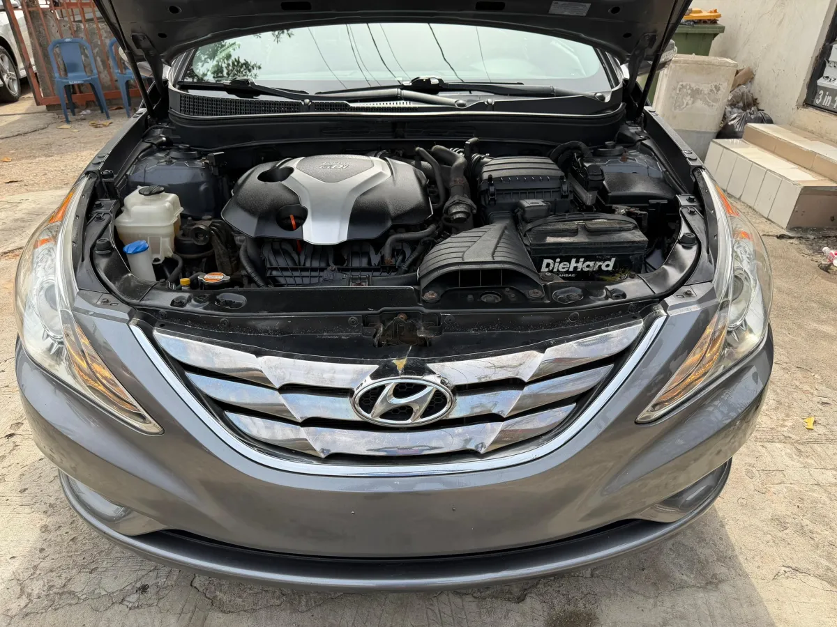 2012 Hyundai Sonata Limited - Image 10