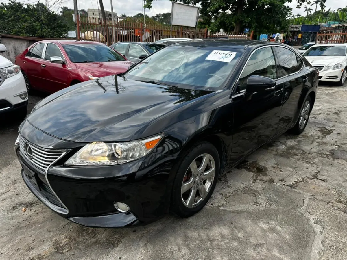 2014 Lexus ES 350 - Image 2