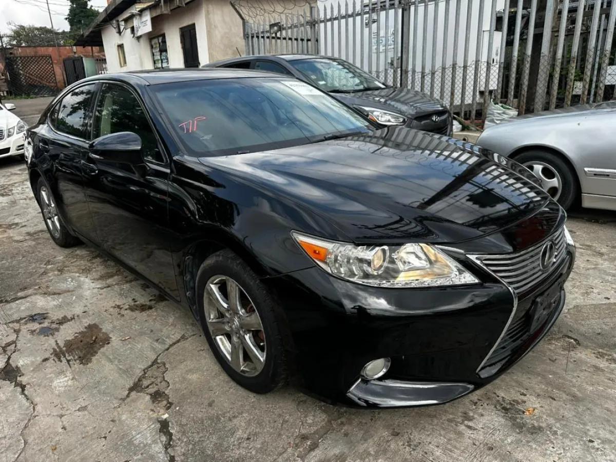 2014 Lexus ES 350 - Image 3