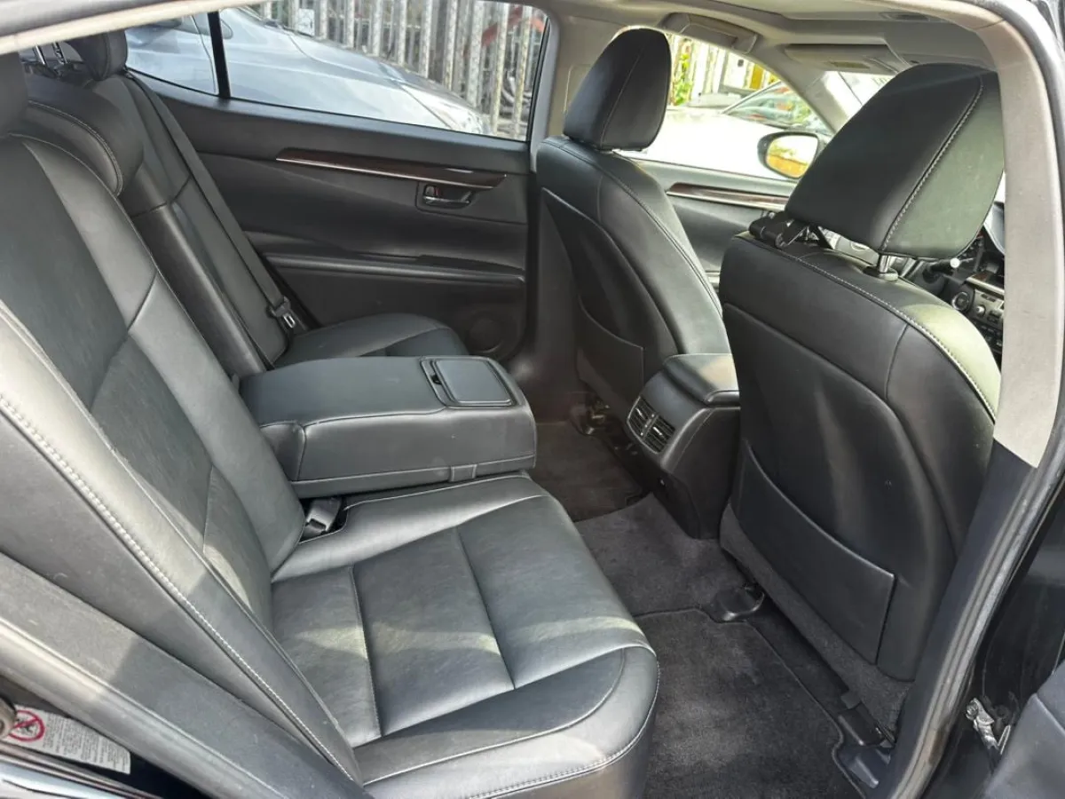 2014 Lexus ES 350 - Image 7