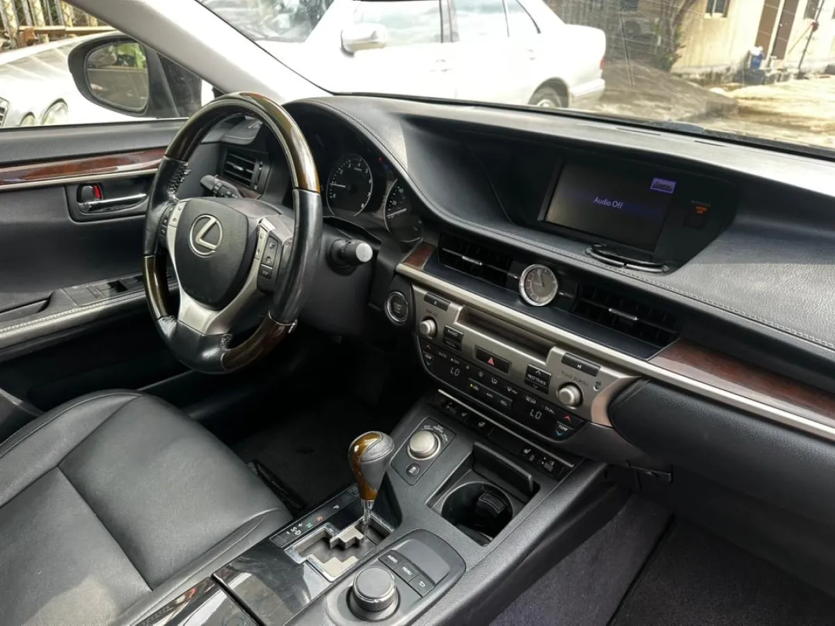 2014 Lexus ES 350 - Image 8